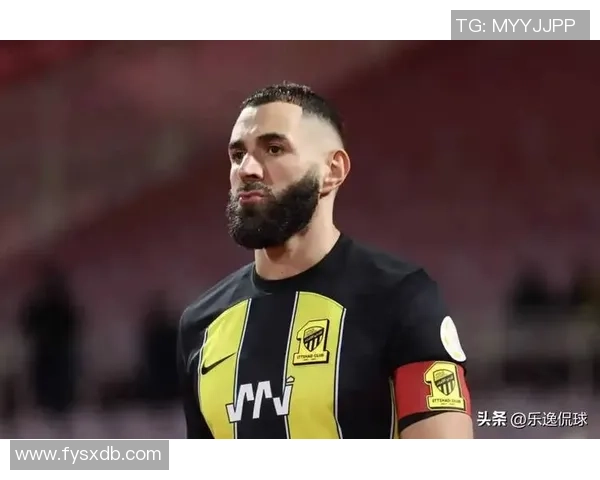 全球足球球员薪资排行解析：顶级球星收入差距及影响因素分析