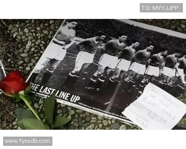 足球球星穿西装背双肩包潮流新风尚展现个人魅力与时尚态度 足球球星穿西装背双肩包潮流新风尚展现个人魅力与时尚态度