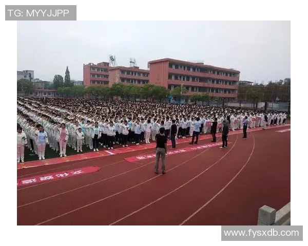 手艺人精雕细刻足球球星肖像展现运动精神与艺术魅力 手艺人精雕细刻足球球星肖像展现运动精神与艺术魅力